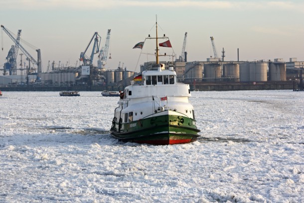 HH - Eisbrecher im Hafeneis 2009.jpg