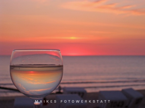Sonnenuntergang im Glas Sylt 2009.jpg