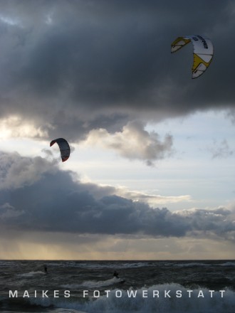 Kite über Nordsee Sylt 2009.jpg